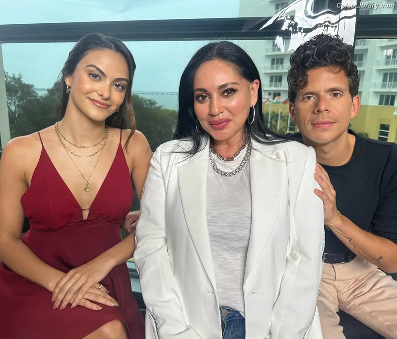 Camila Mendes photo 24 of 950