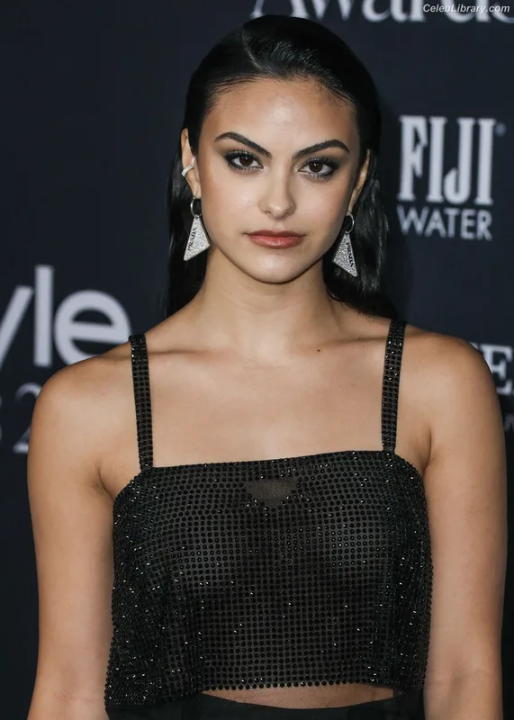 Camila Mendes photo 5 of 950
