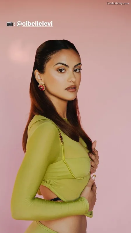 Camila Mendes photo 7 of 950