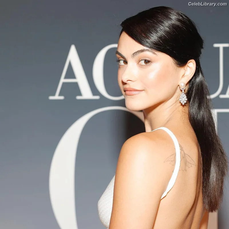 Camila Mendes photo 9 of 950