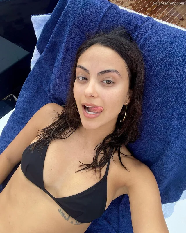 Camila Mendes photo 12 of 950