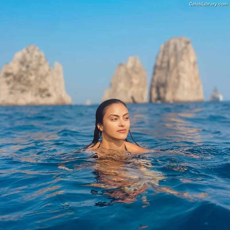 Camila Mendes photo 13 of 950