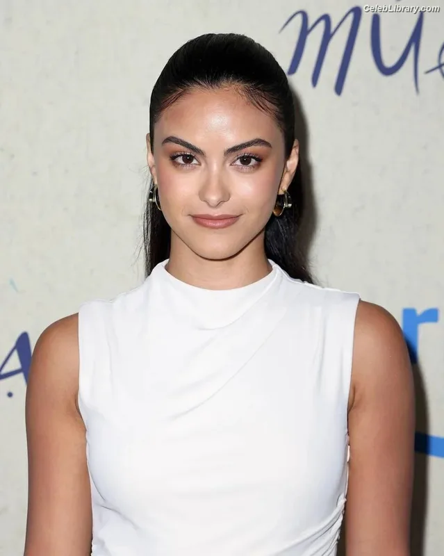 Camila Mendes photo 17 of 950