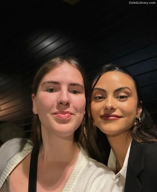 Camila Mendes photo 20 of 950