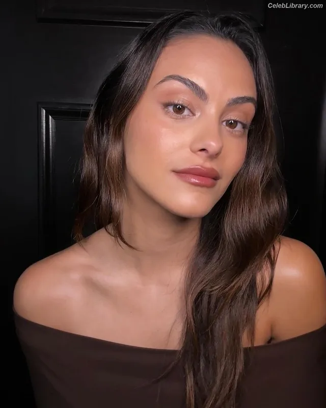 Camila Mendes photo 21 of 950