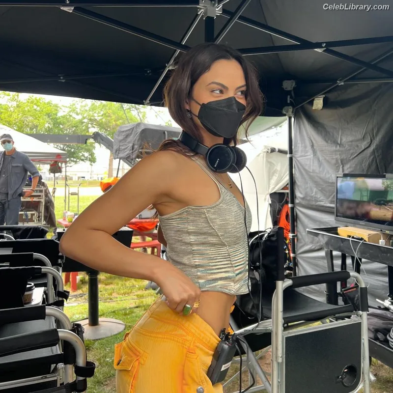 Camila Mendes photo 23 of 950