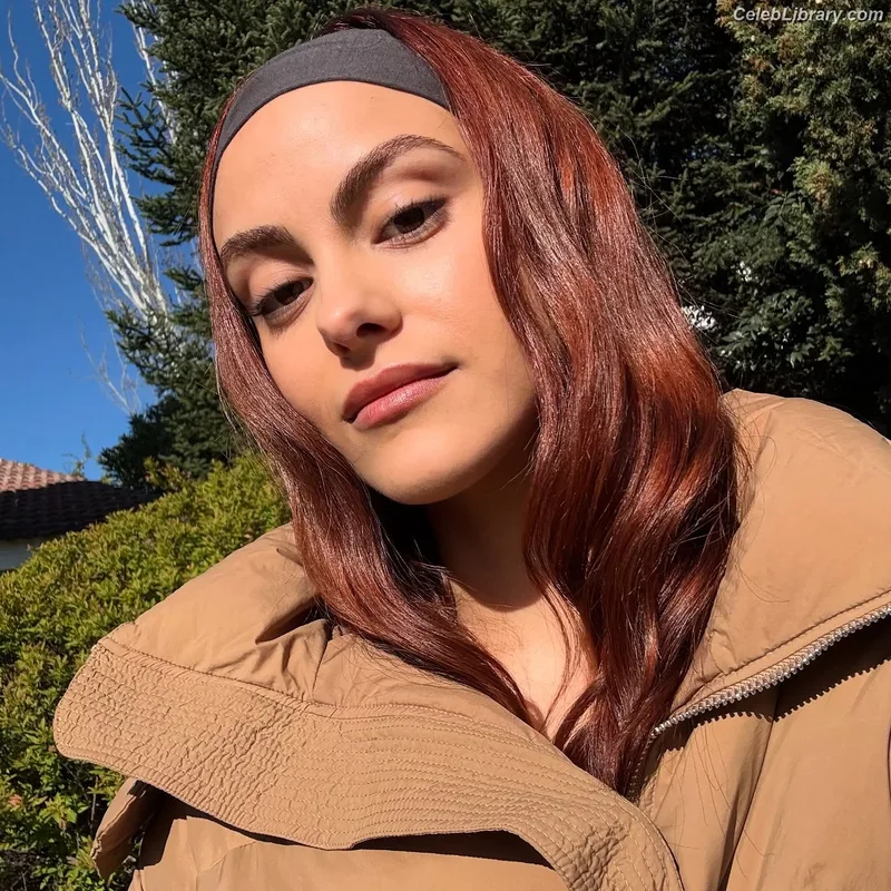 Camila Mendes photo 1 of 950