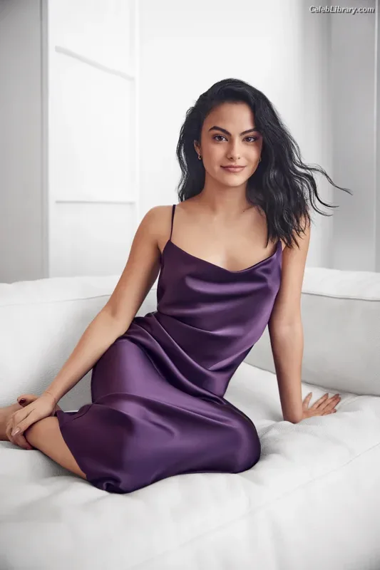 Camila Mendes photo 10 of 950