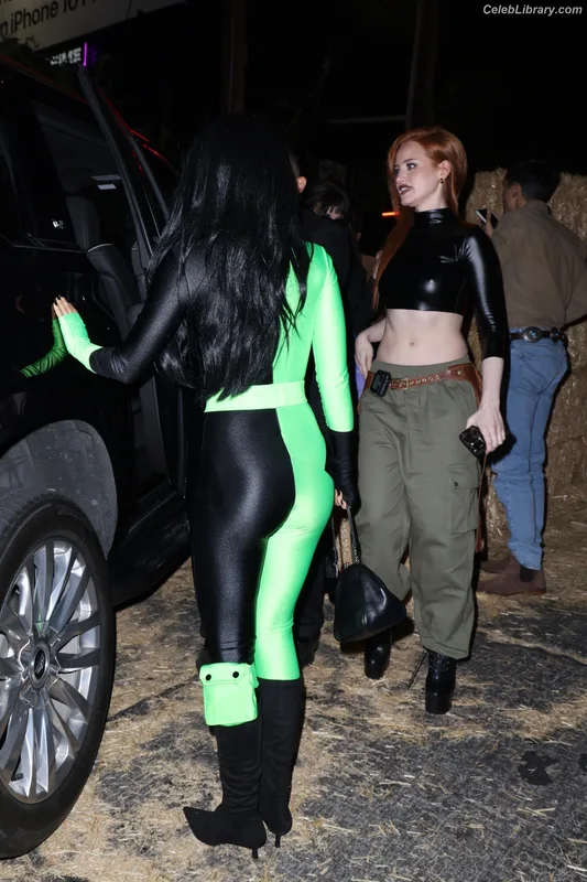 Camila Mendes photo 19 of 950