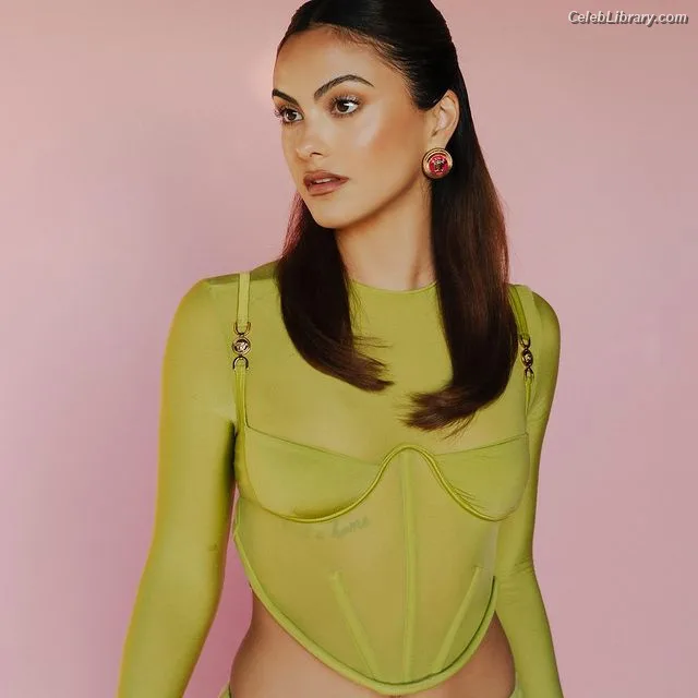 Camila Mendes photo 15 of 950