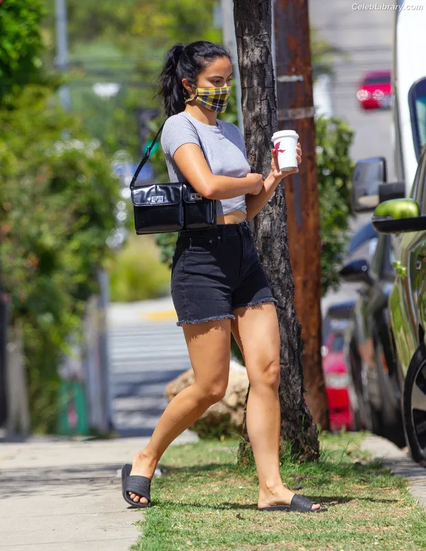 Camila Mendes photo 17 of 950