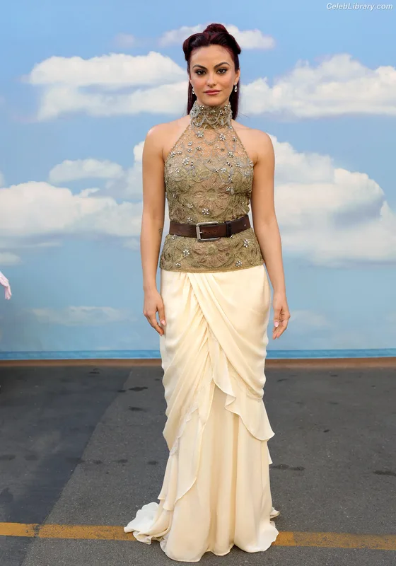 Camila Mendes photo 1 of 950