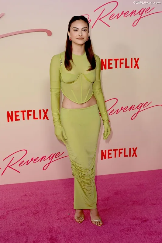 Camila Mendes photo 2 of 950