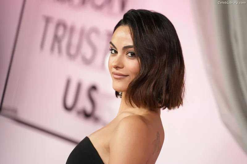 Camila Mendes photo 8 of 950