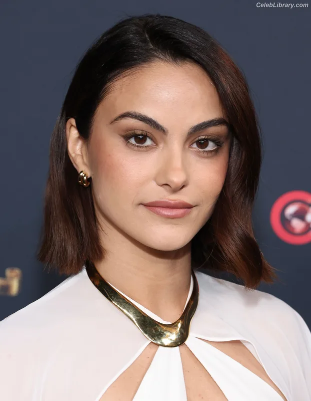 Camila Mendes photo 12 of 950