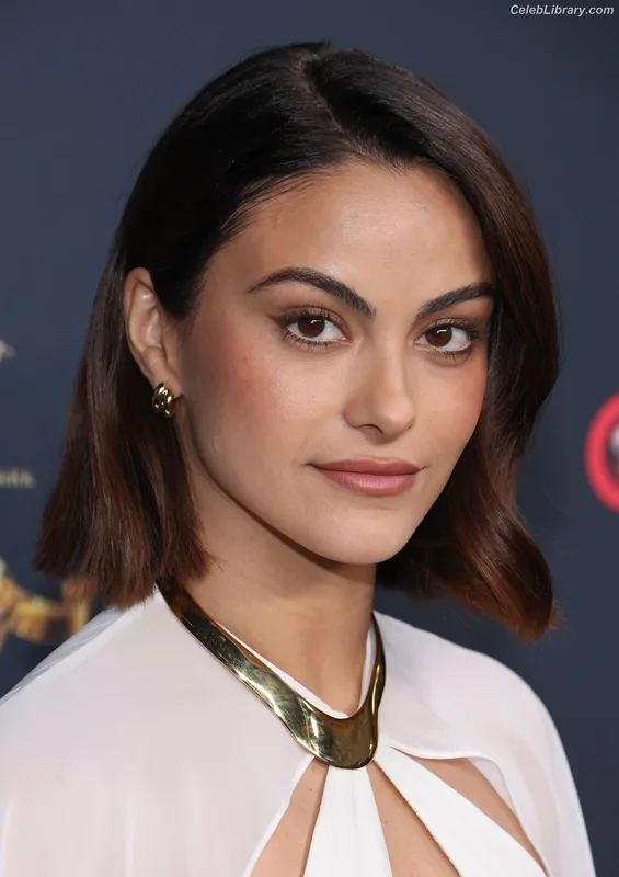 Camila Mendes photo 13 of 950