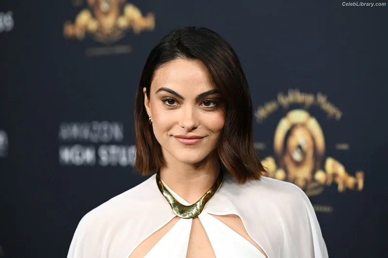 Camila Mendes photo 15 of 950