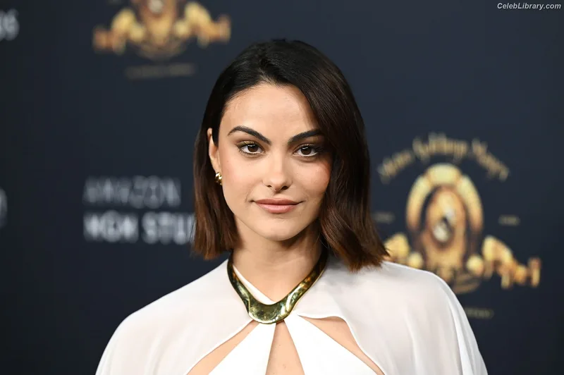 Camila Mendes photo 16 of 950