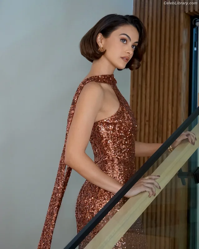 Camila Mendes photo 22 of 950