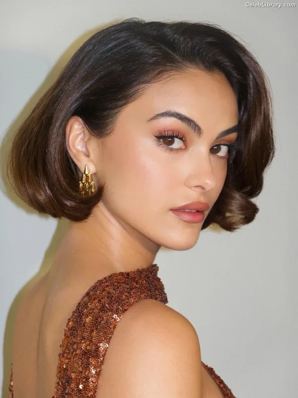 Camila Mendes photo 23 of 950