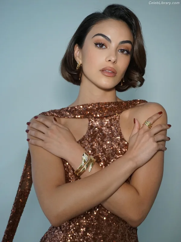 Camila Mendes photo 3 of 950