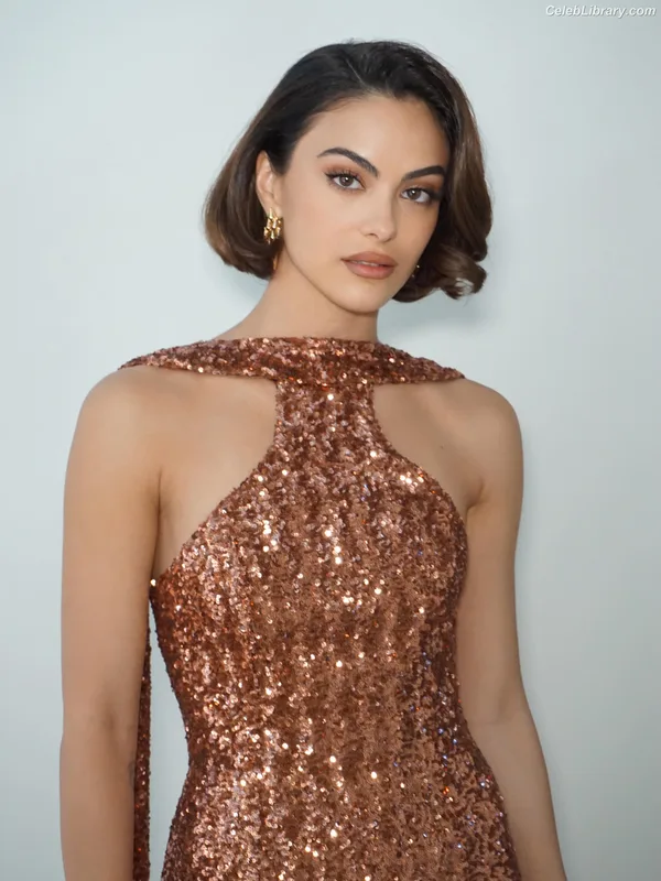 Camila Mendes photo 4 of 950