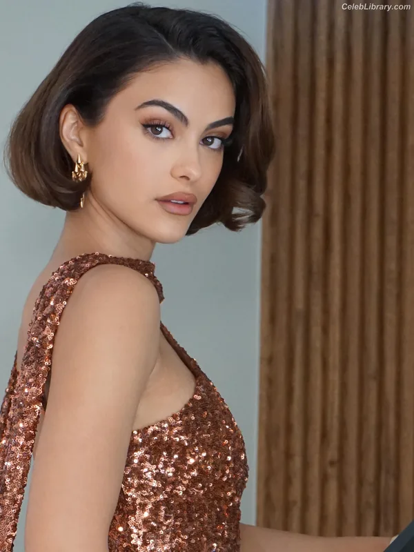 Camila Mendes photo 5 of 950