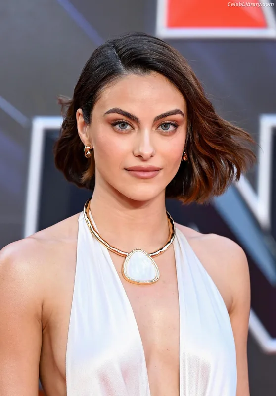 Camila Mendes photo 21 of 950