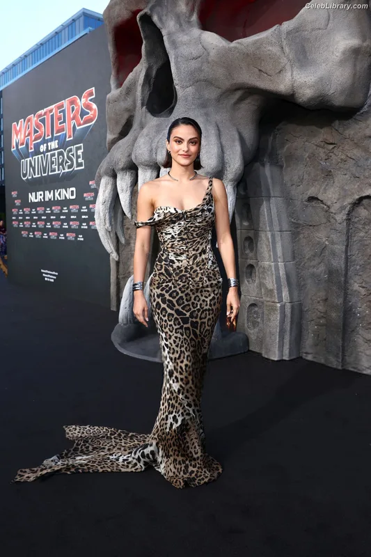 Camila Mendes photo 9 of 950
