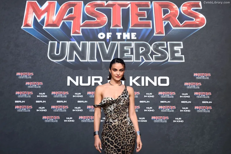 Camila Mendes photo 17 of 950