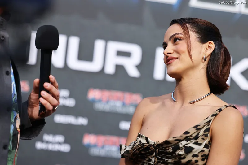 Camila Mendes photo 20 of 950