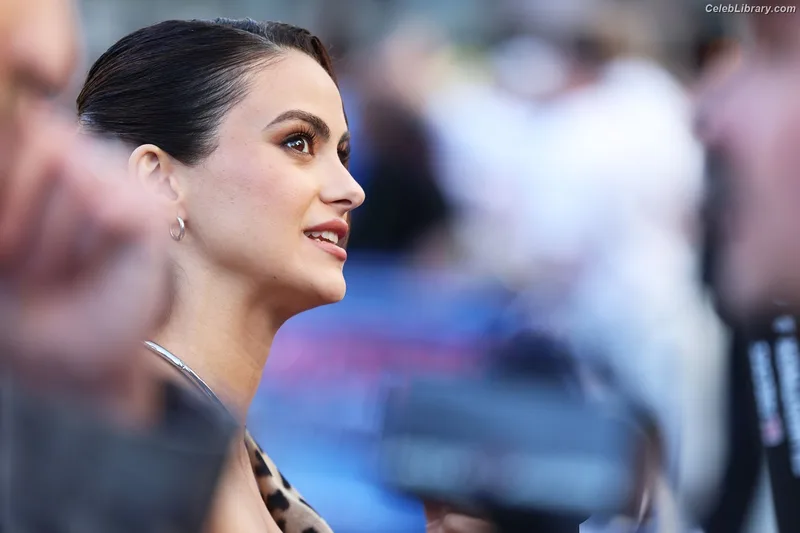Camila Mendes photo 21 of 950