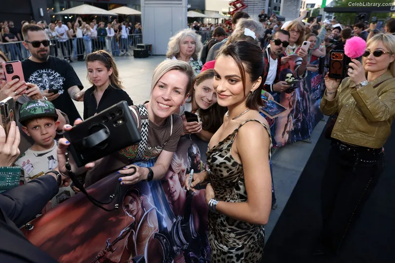 Camila Mendes photo 24 of 950