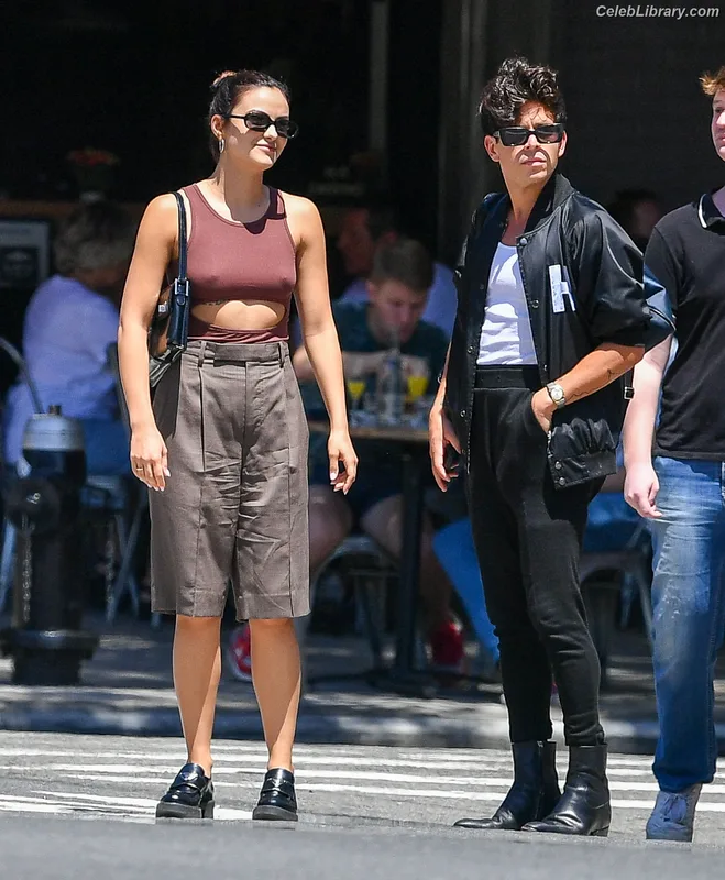 Camila Mendes photo 8 of 950