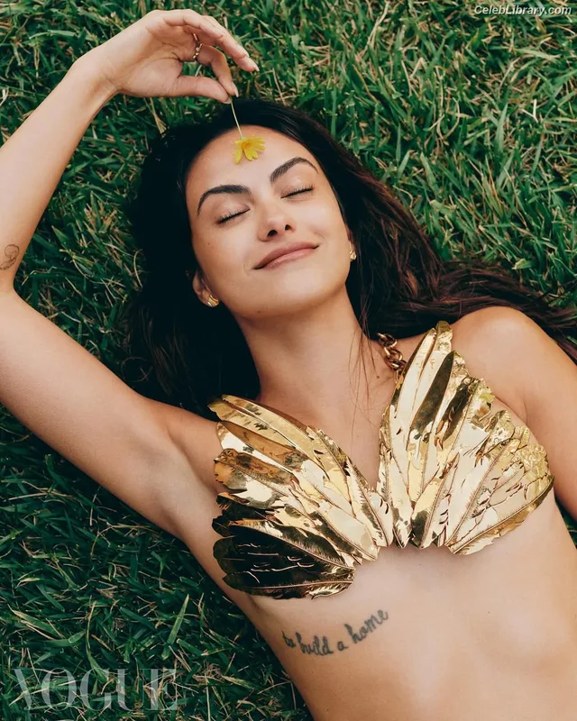 Camila Mendes photo 11 of 950