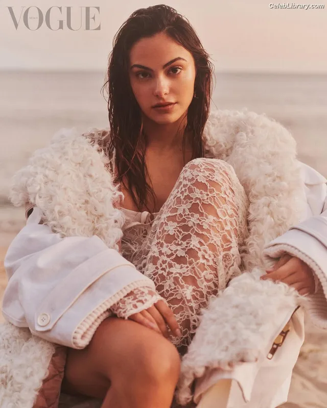 Camila Mendes photo 13 of 950