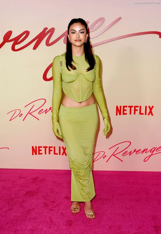 Camila Mendes photo 18 of 950