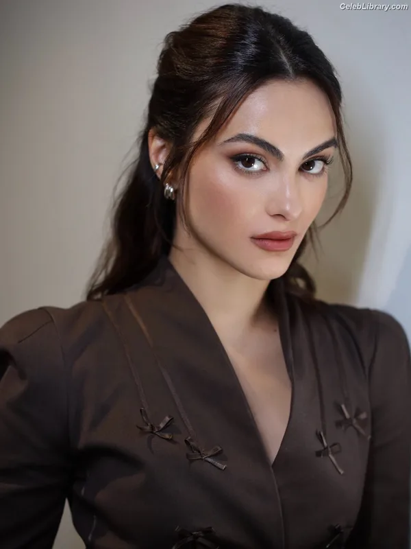 Camila Mendes photo 9 of 950