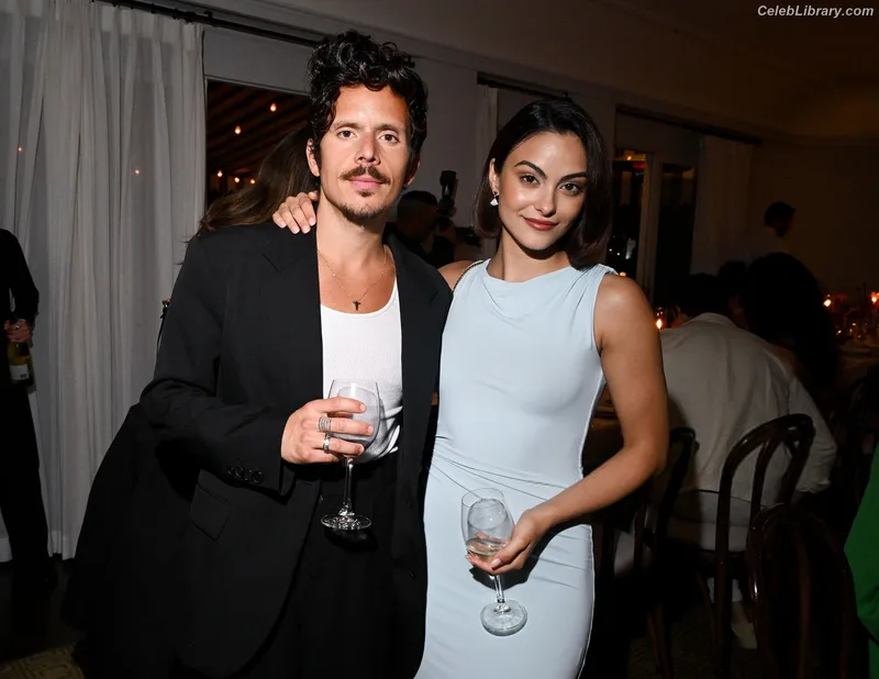 Camila Mendes photo 21 of 950