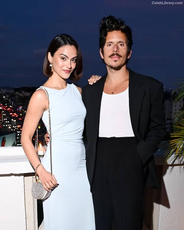 Camila Mendes photo 23 of 950