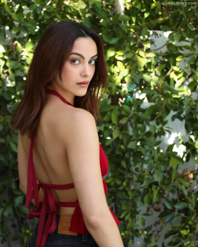 Camila Mendes photo 7 of 950