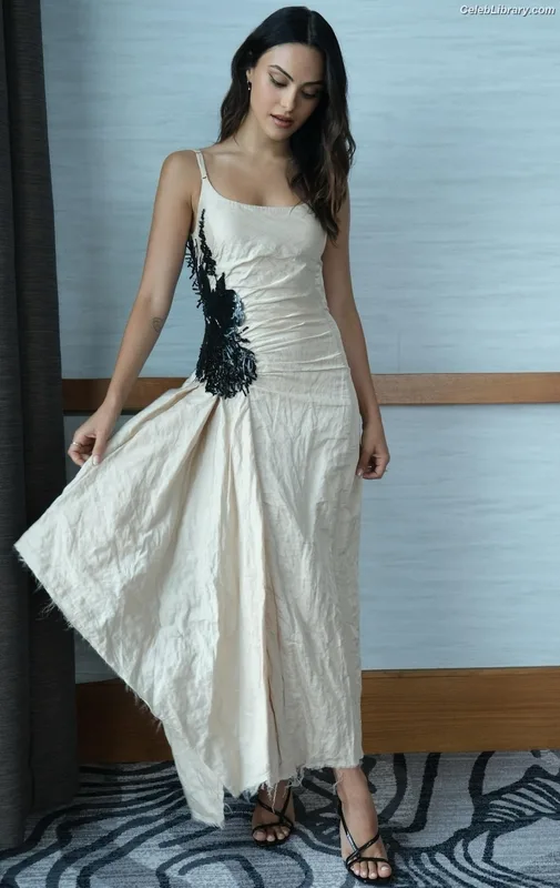 Camila Mendes photo 24 of 950