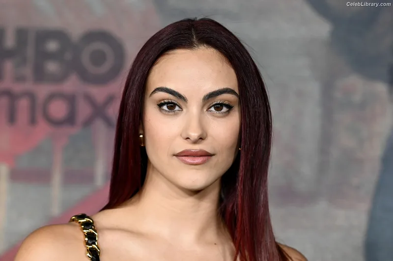 Camila Mendes photo 16 of 950