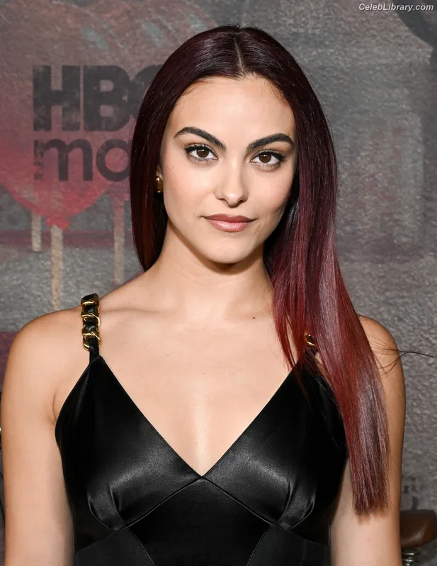 Camila Mendes photo 19 of 950