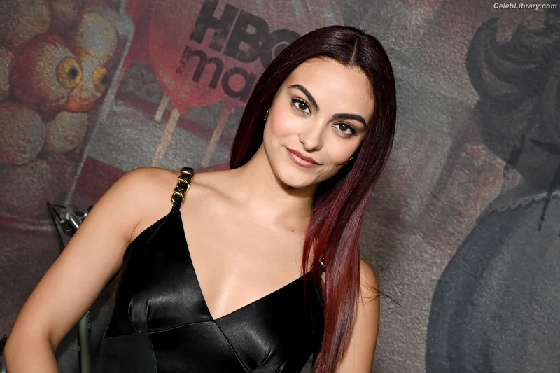 Camila Mendes photo 22 of 950