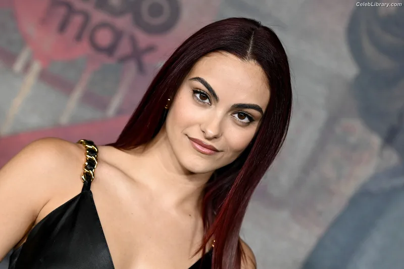 Camila Mendes photo 23 of 950
