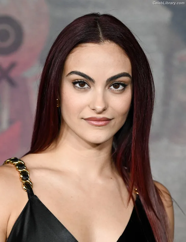 Camila Mendes photo 24 of 950