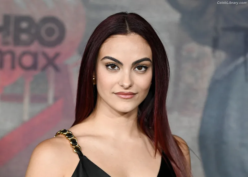 Camila Mendes photo 1 of 950