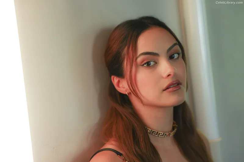 Camila Mendes photo 11 of 950