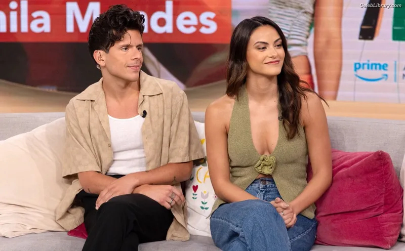 Camila Mendes photo 14 of 950